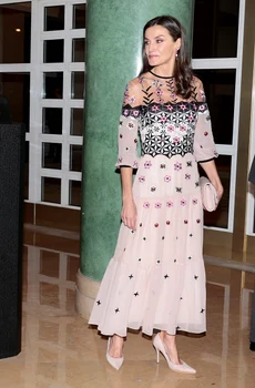 Regina Letizia, într-o rochie a designerului preferat al Prinţesei de Wales