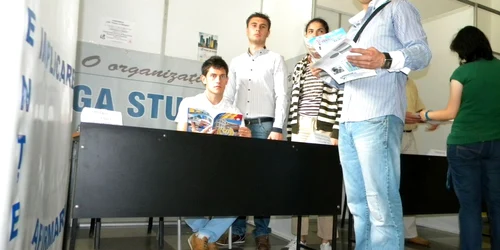 Studenții caută un loc unde să facă practică