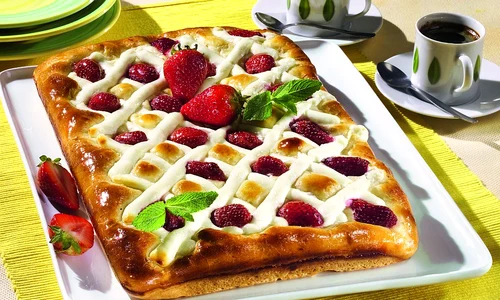 tarta de branza si capsuni cu budinca de vanilie jpeg