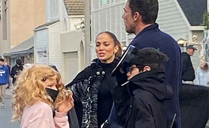 Affleck, împreună cu JLo şi gemenii ei, Max şi Emme