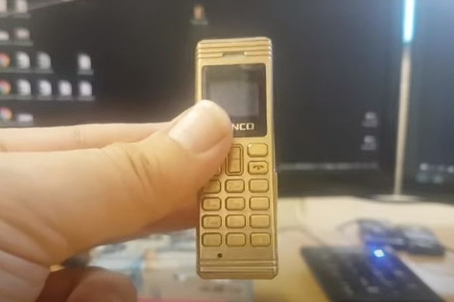 Cel mai mic telefon din lume, creat special pentru deținuți. Cum a fost introdus în Penitenciarul Aiud într-o ciocolată
