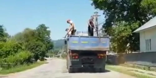 gropi asfaltate cu nisip. foto captura video