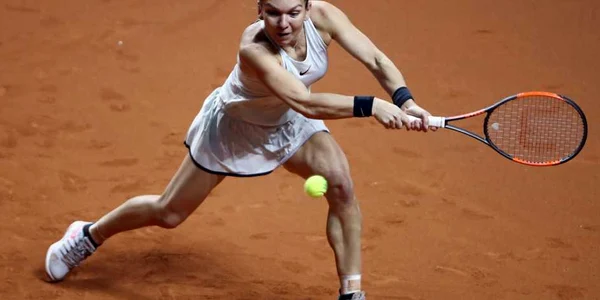 Simona Halep învinsă de Coco Vandeweghe în sferturile turneului Fed Cup de la Stuttgart FOTO Guliver / Getty images / Alex Grimm