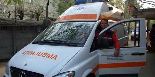 Frații Balogh au fost transportați la spital cu o ambulanță 