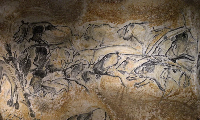 Lei de peșteră pictați pe pereții peșterii Chauvet din Franța (© Claude Valette / Wikimedia Commons)