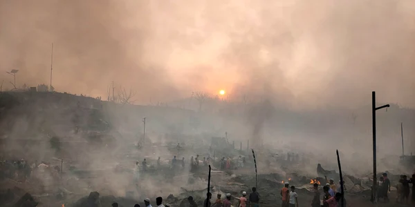 Incendiu uriaș într o tabăra de refugiați Rohingya din Bangladesh FOTO Profimedia jpg