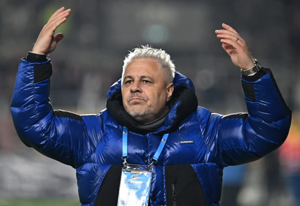 Marius Șumudică, îmbrăcat cu geaca sa norocoasă. FOTO: Facebook