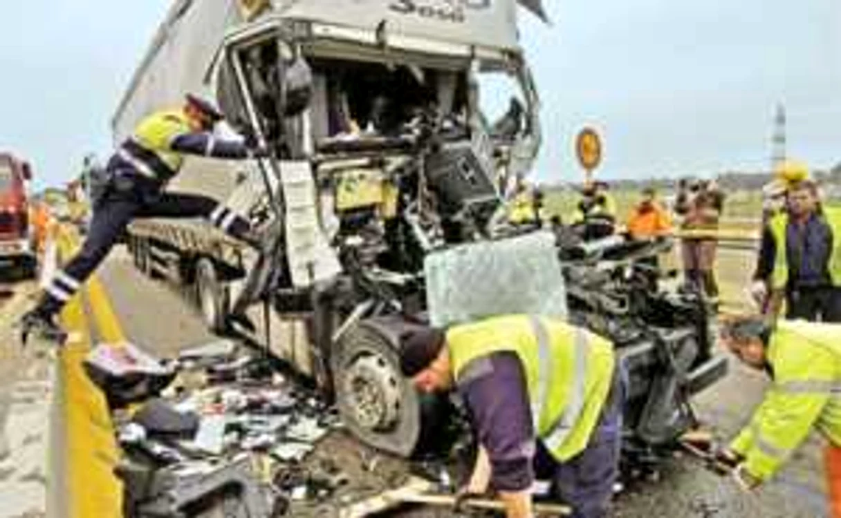 În accident au mai fost rănite patru persoane, care au scăpat însă cu viaţă 