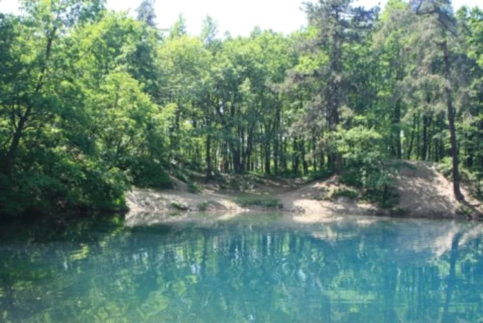 lacul albastru