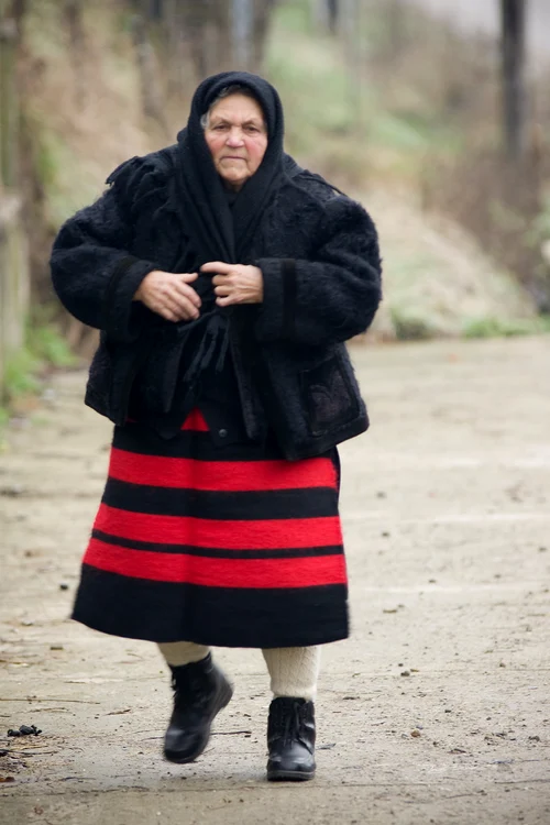 Costum popular de pe Valea Izei   FOTO Felicial Săteanu