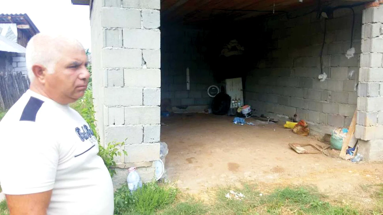 
    Mihaela, o adolescentă de 15 ani din Gorj, a cheltuit cei 29.000 de dolari ascunşi de tatăl ei într-un borcan îngropat în garaj  