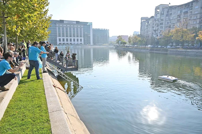 București. Drona a fost pusă la încercare pe Dâmboviţa