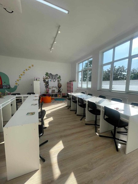 Cum arată unele școli și grădinițe din județul Arad. Au fost renovate cu bani din sponsorizări și donații 