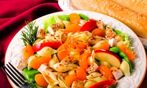 paste salata pui fructe jpeg
