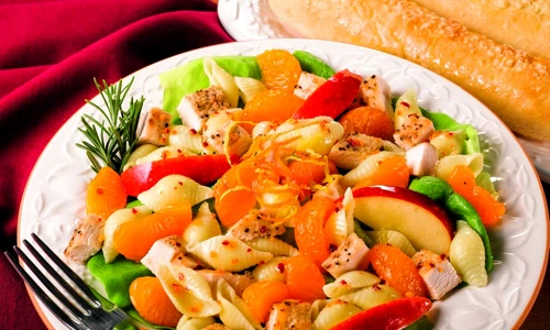 paste salata pui fructe jpeg
