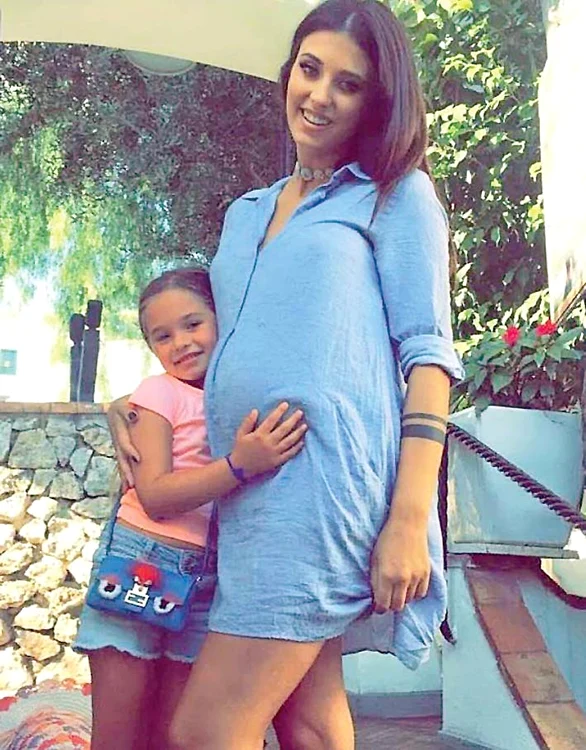 Antonia a mers în Italia, la ziua fiicei sale, Maya