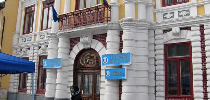 Cei mai buni patru studenţi de la UCB vor primi burse de excelentă