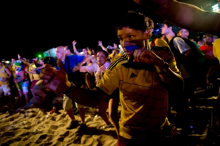 Columbienii au fost mai mulţi şi pe stadion şi la bătaie. Sursa foto: Terra/Facebook