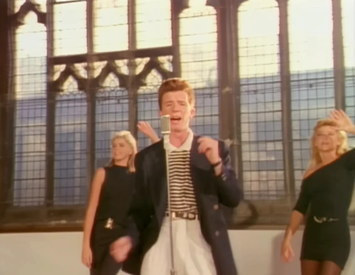 Piesa „Never Gonna Give You Up”, la un miliard de ascultări, după aproape 40 de ani. Captură video