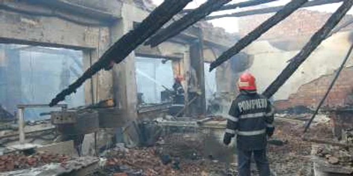 Incendiu la o fabrică de mobilă din Aiud