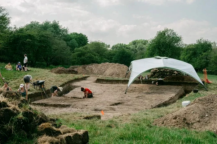 Săpături arheologice la Wall Câmp (© University of Birmingham) 