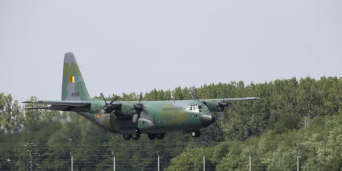 Românii din Afganistan s-au întors în ţară cu un avion Hercules FOTO Inquam Photos / Sabin Cirstoveanu