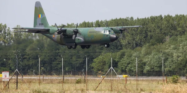 Românii din Afganistan s-au întors în ţară cu un avion Hercules FOTO Inquam Photos / Sabin Cirstoveanu
