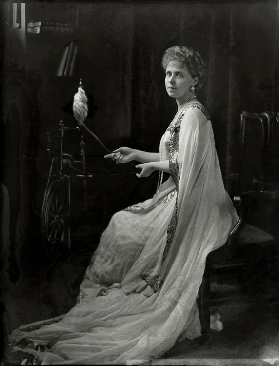 Marie, Queen of Romania, de Henry Walter ('H. Walter') Barnett, colecția National Portrait Gallery