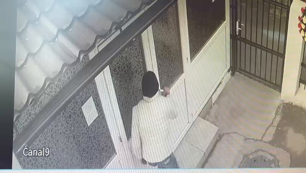 Un bărbat de 40 de ani intra în capela unei biserici și fura bijuteriile decedaților. A fost surprins de camerele de supraveghere