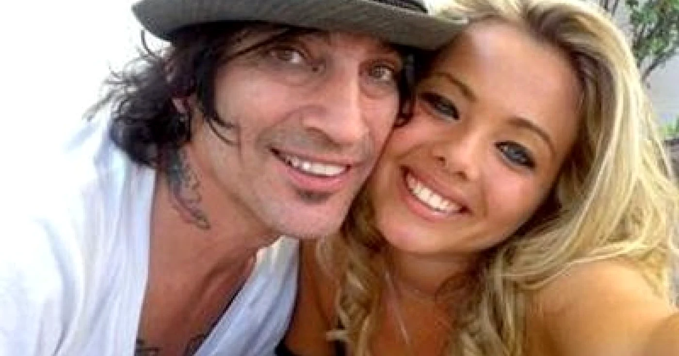 Iat-o pe viitoarea soţie a lui Tommy Lee