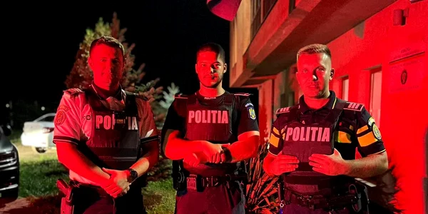 Polițiștii din Câmpia Turzii care au salvat o pe femeia răpită   Foto Facebook jpg