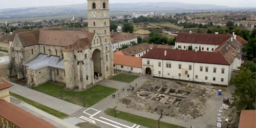 ruine biserica alba jpg