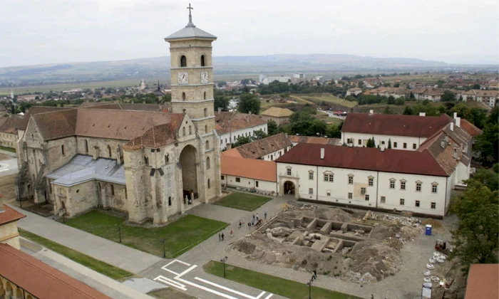 ruine biserica alba jpg