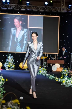 Violeta Bănică, fiica Andreei Marin, pe podiumul de modă la gala „Nu există nu se poate”. FOTO: Facebook