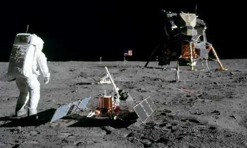 Prima lege pentru protejarea unor zone de pe Lună  jpeg