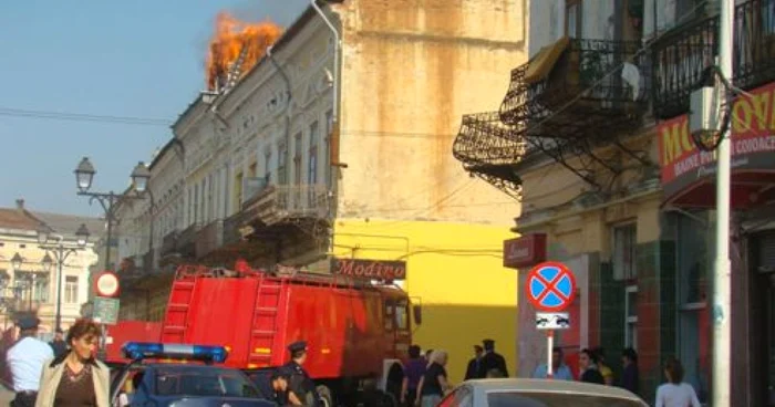 Botoşani: Doi minori au dat foc clădirii de patrimoniu din centrul vechi