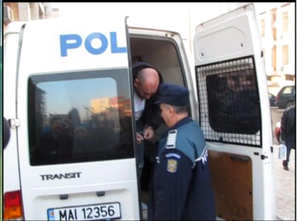 Suspectul a fost prezentat instanţei cu propunere de arestare preventivă 