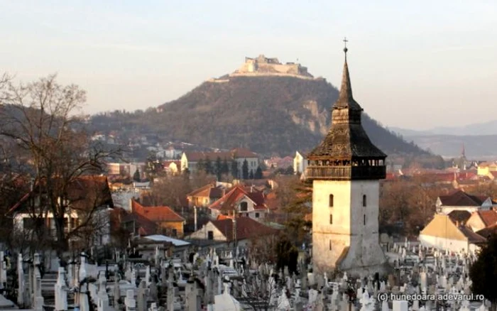 turnul bisericii vechi din deva foto daniel guta