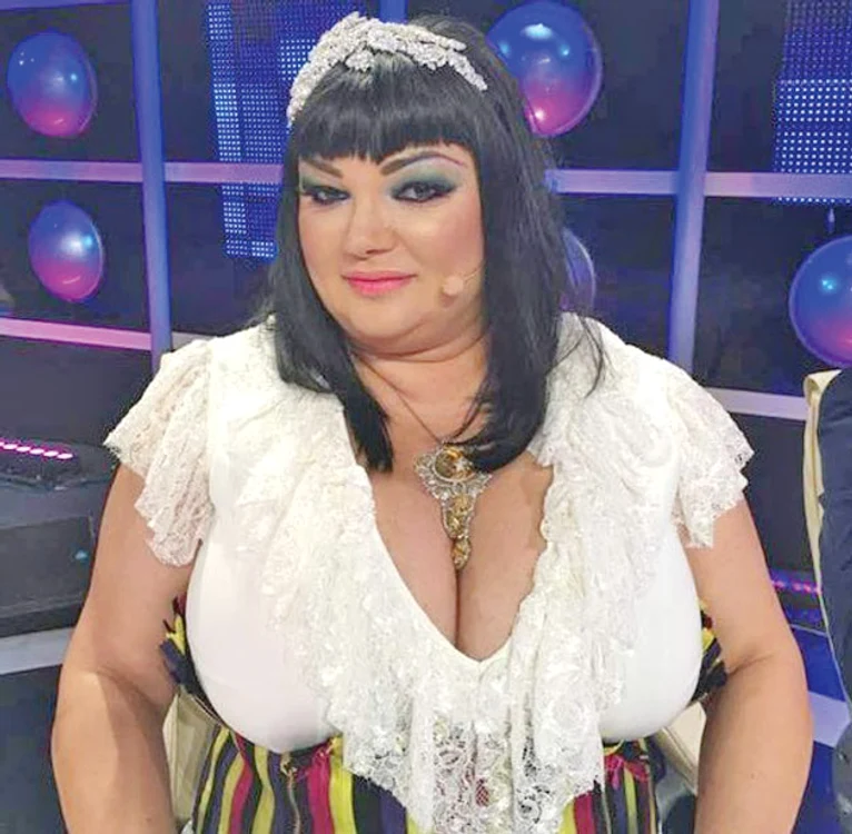 
    A făcut furori, la piscină, cu noua siluetă, în costum de baie, având silueta din anii studenţieiFoto:Arhivă personală  