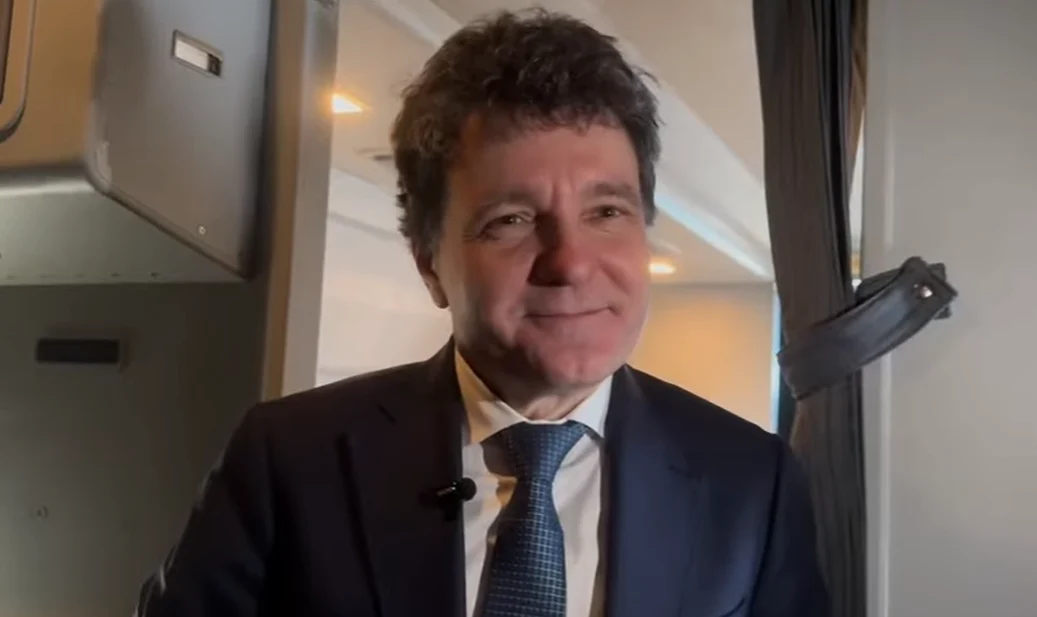 Nicușor Dan, declarații relaxate în avion spre Paris: „Eu tot timpul mănânc ciolan cu fasole de Crăciun”. Cum a petrecut de sărbători