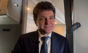 Nicușor Dan în avion FOTO Captură video