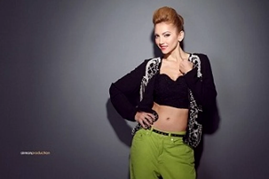 
    Simona Nae  