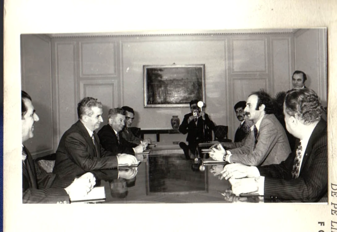 Iosif Uglar ( în stânga lui Ceauşescu ) a fost un personaj cu mare influenţă în PCR. FOTO - fototeca iiccr.ro