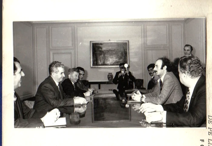 Iosif Uglar ( în stânga lui Ceauşescu ) a fost un personaj cu mare influenţă în PCR. FOTO - fototeca iiccr.ro