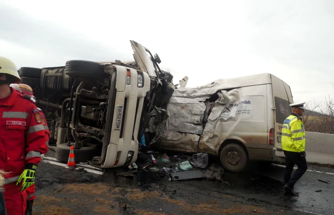 În urma accidentului au murit două persoane. Fotografii Ramona Găină