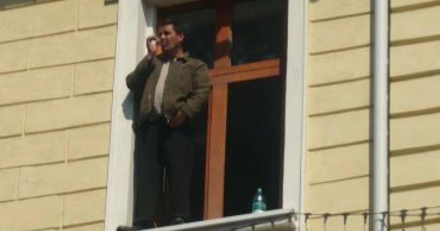 Suceava: UPDATE: Un bărbat a ameninţat că se sinucide (GALERIE FOTO ŞI VIDEO)