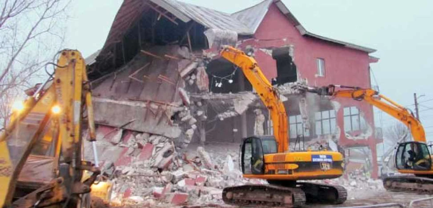 Vila demolată ieri era construită  fără autorizaţie