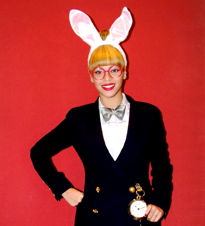 Beyonce în rolul iepurelui din "Alice în ţara minunilor"