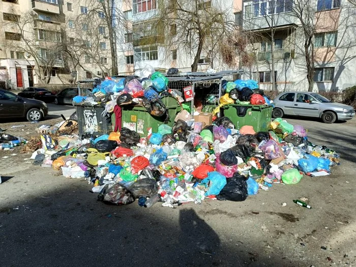 Munți de gunoaie în Ploiești SURSA observatorulph.ro