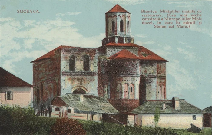 Biserica Mirăuţi într-o vizibilă stare de degradare (aprox.1880). FOTO: fototecaortodoxa.ro